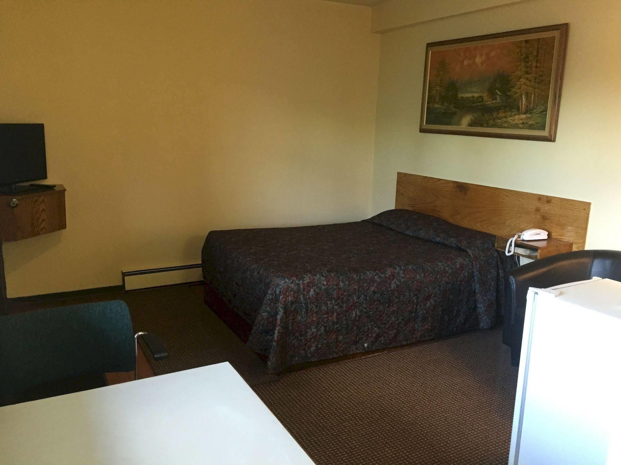 Northern Lites Motel Yellowknife Exterior foto